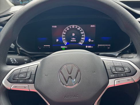 Used 2022 Volkswagen Taos S image 9