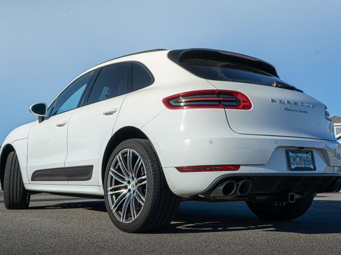Used 2015 Porsche Macan Turbo image 6