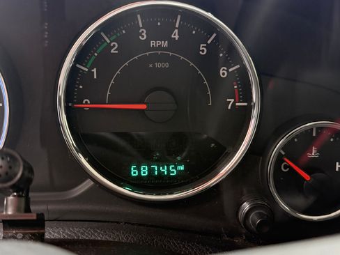 Used 2017 Jeep Wrangler Rubicon w/ Power Convenience Group image 30