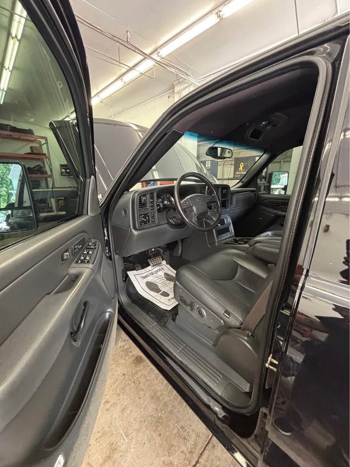Used 2004 Chevrolet Silverado 2500 LT w/ Heavy-Duty Power Package AWD/4WD image 10