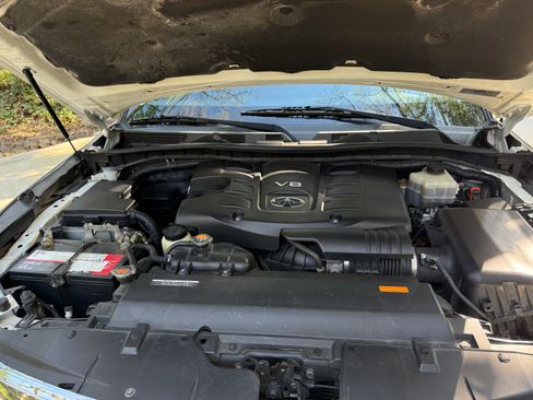 Used 2013 INFINITI QX56 4WD w/ Deluxe Touring Pkg image 4