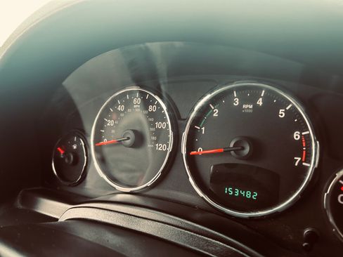 Used 2011 Jeep Liberty Sport image 8