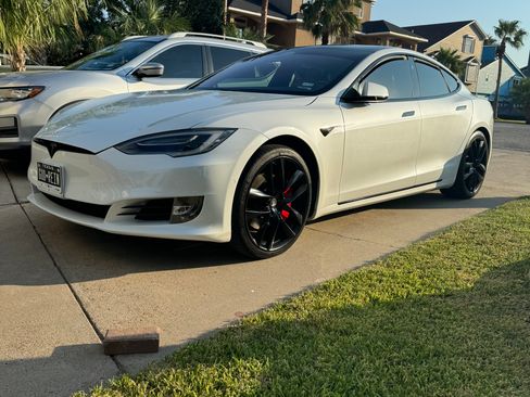Used 2020 Tesla Model S Long Range Plus image 1