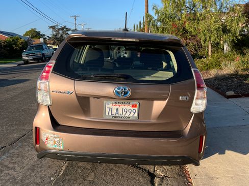 Used 2015 Toyota Prius V Three image 4