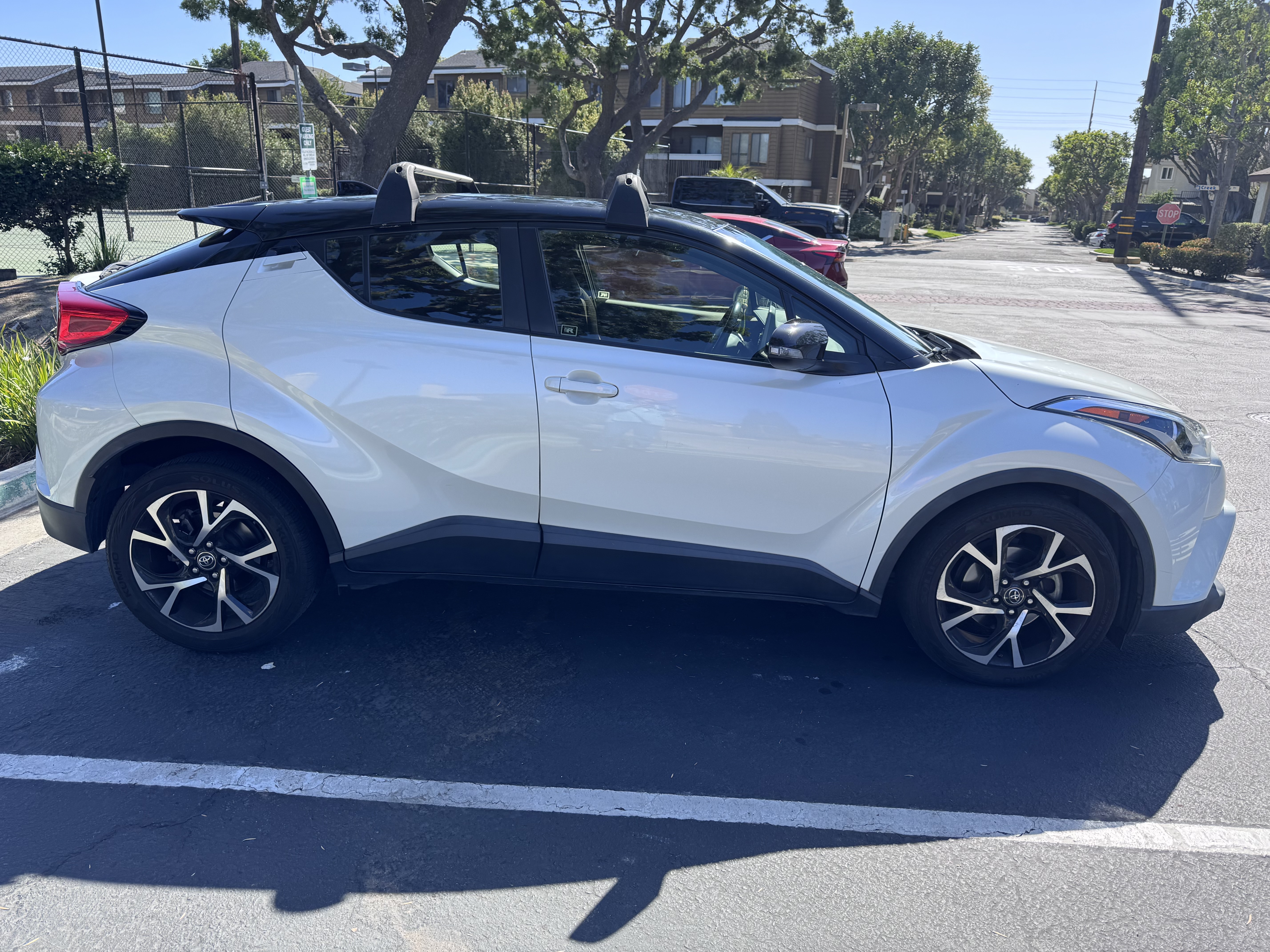 Used 2019 Toyota C-HR XLE FWD image 9