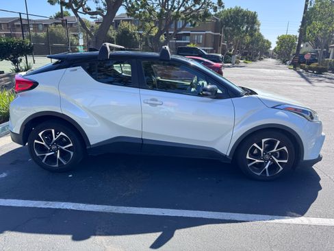 Used 2019 Toyota C-HR XLE FWD image 9