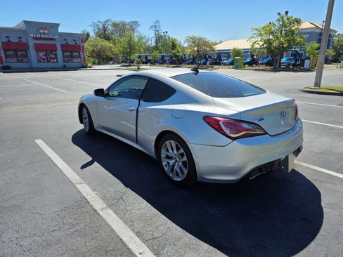Used 2013 Hyundai Genesis 2.0T image 8