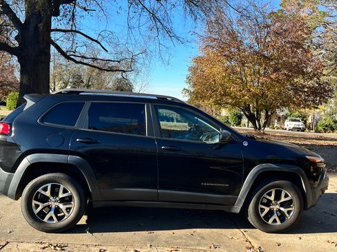 Used 2014 Jeep Cherokee Trailhawk w/ Comfort/Convenience Group image 2