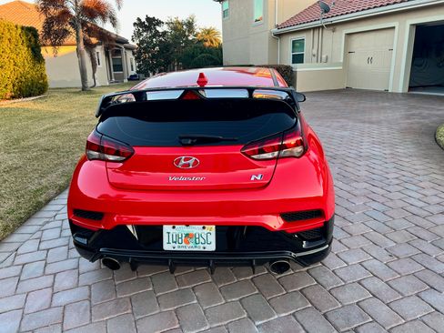Used 2020 Hyundai Veloster N w/ Performance Package image 9