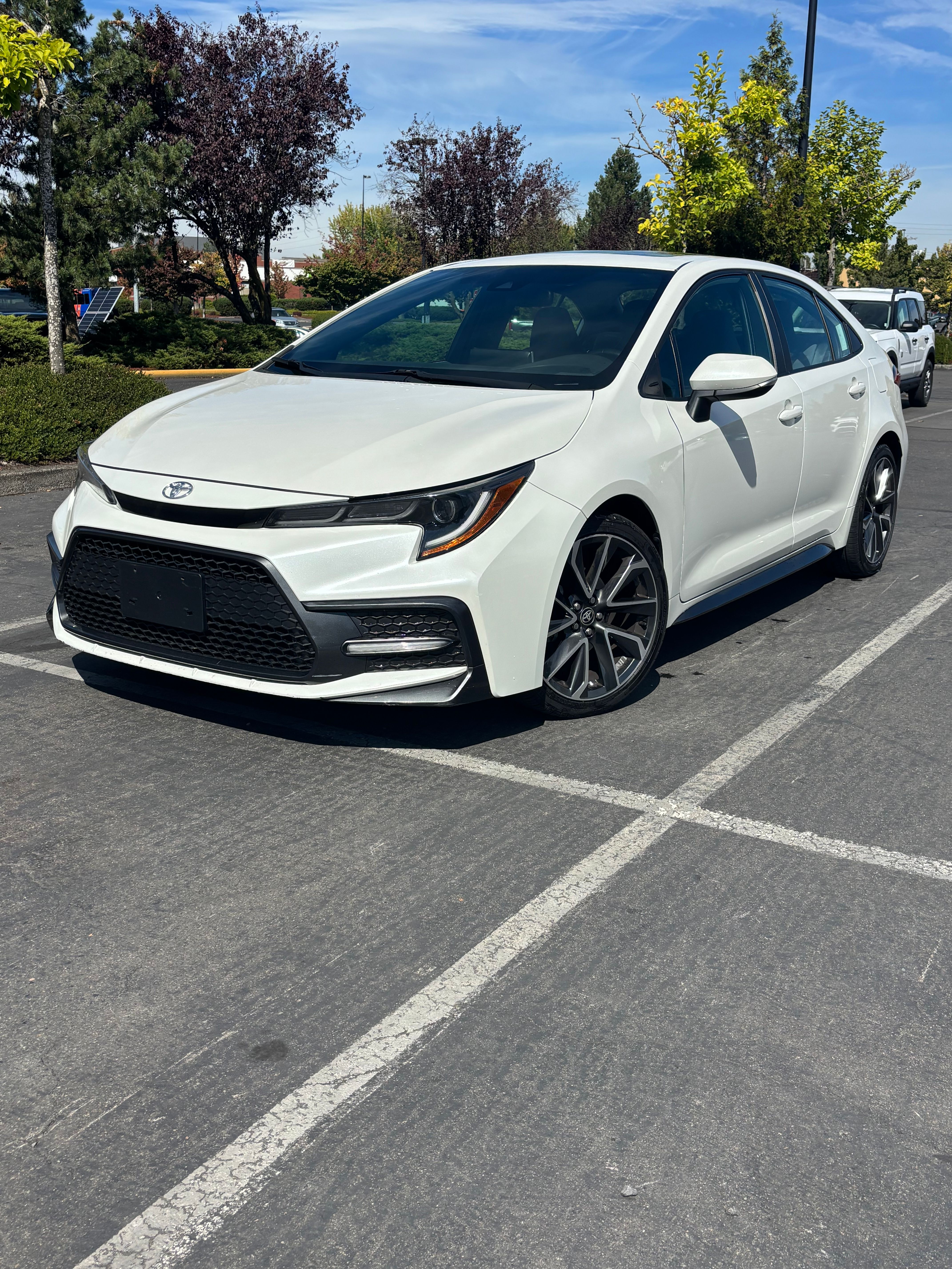 Used 2020 Toyota Corolla SE w/ SE Premium Package FWD image 1