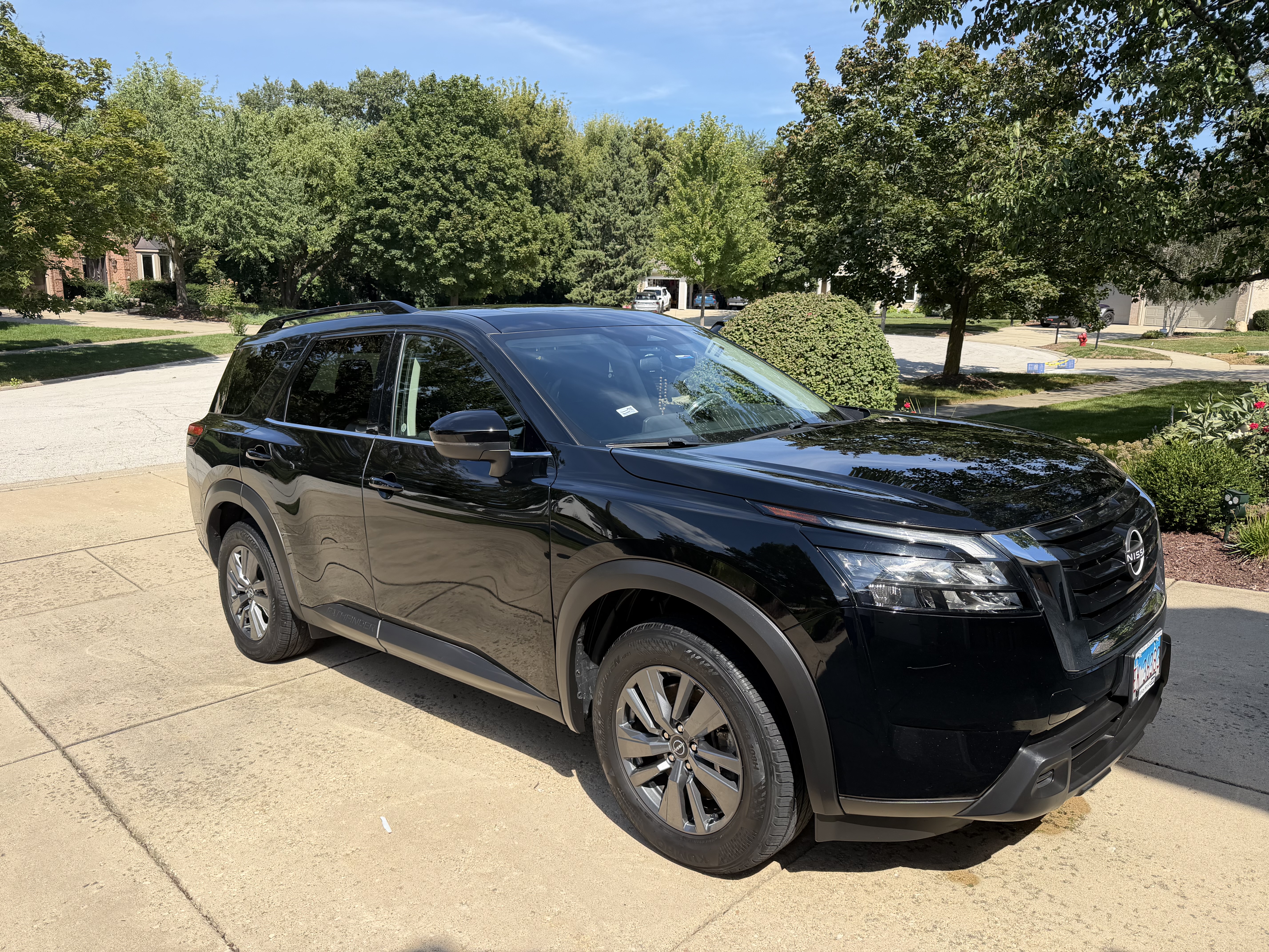 Used 2023 Nissan Pathfinder SV w/ SV Premium Package AWD/4WD image 1