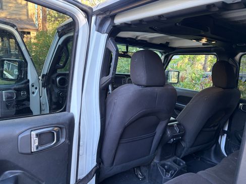 Used 2019 Jeep Wrangler Unlimited Sport S AWD/4WD image 9