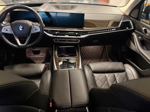 Used 2023 BMW X7 xDrive40i w/ Premium Package image 11
