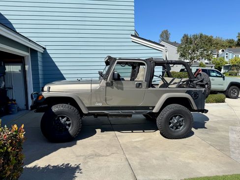Used 2006 Jeep Wrangler Unlimited AWD/4WD image 2