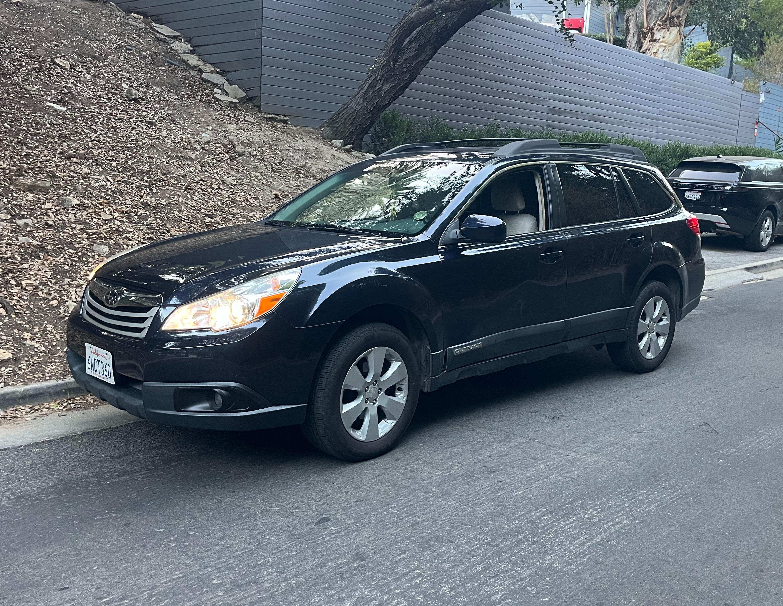Used 2012 Subaru Outback 2.5i Premium AWD/4WD image 1
