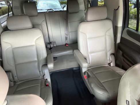 Used 2019 Chevrolet Suburban Premier RWD image 11