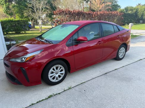 Used 2020 Toyota Prius L Eco image 1