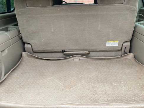 Used 2004 Chevrolet Suburban LS w/ Cargo Package AWD/4WD image 2