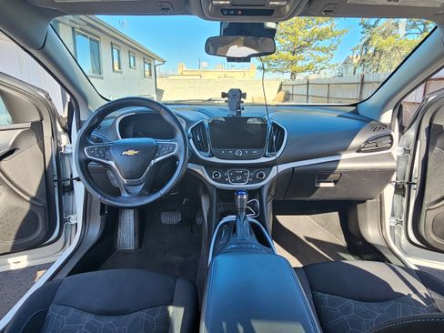 Used 2016 Chevrolet Volt LT image 2