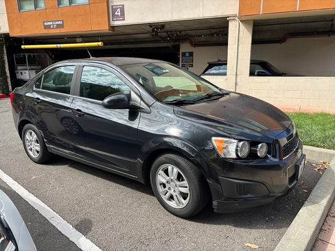 Used 2013 Chevrolet Sonic LT image 11