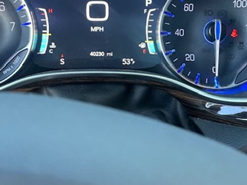 Used 2022 Chrysler Pacifica Limited image 6