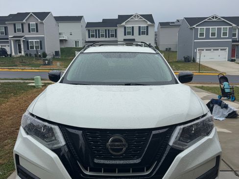 Used 2018 Nissan Rogue SV image 8