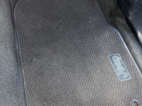 Used 2015 Jeep Grand Cherokee Summit image 19