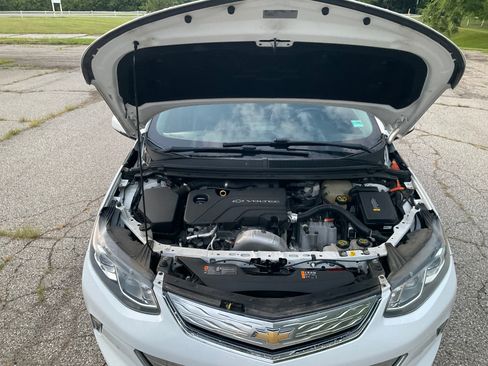 Used 2017 Chevrolet Volt Premier w/ Driver Confidence II Package FWD image 18