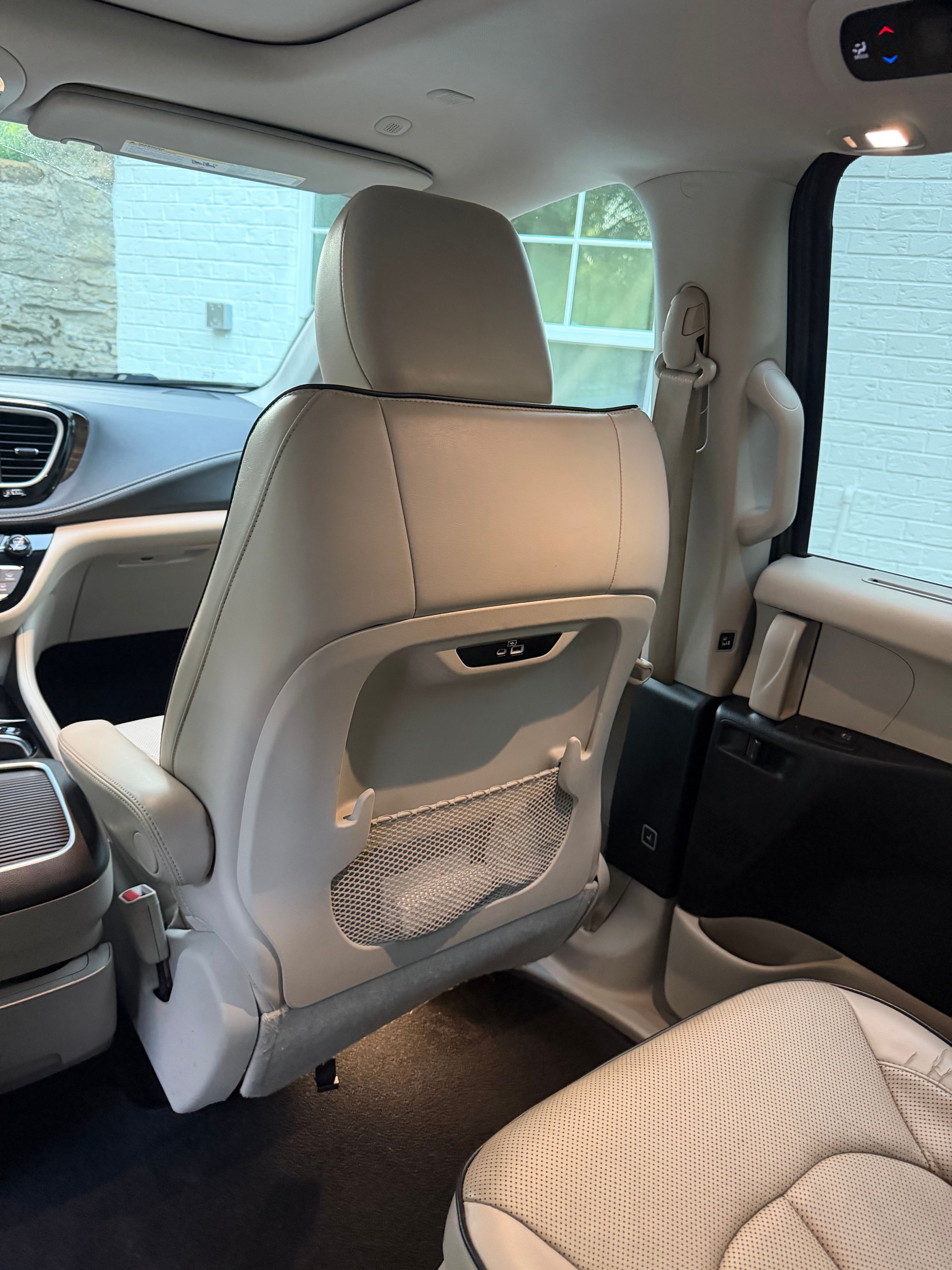 Used 2021 Chrysler Pacifica Limited FWD image 14