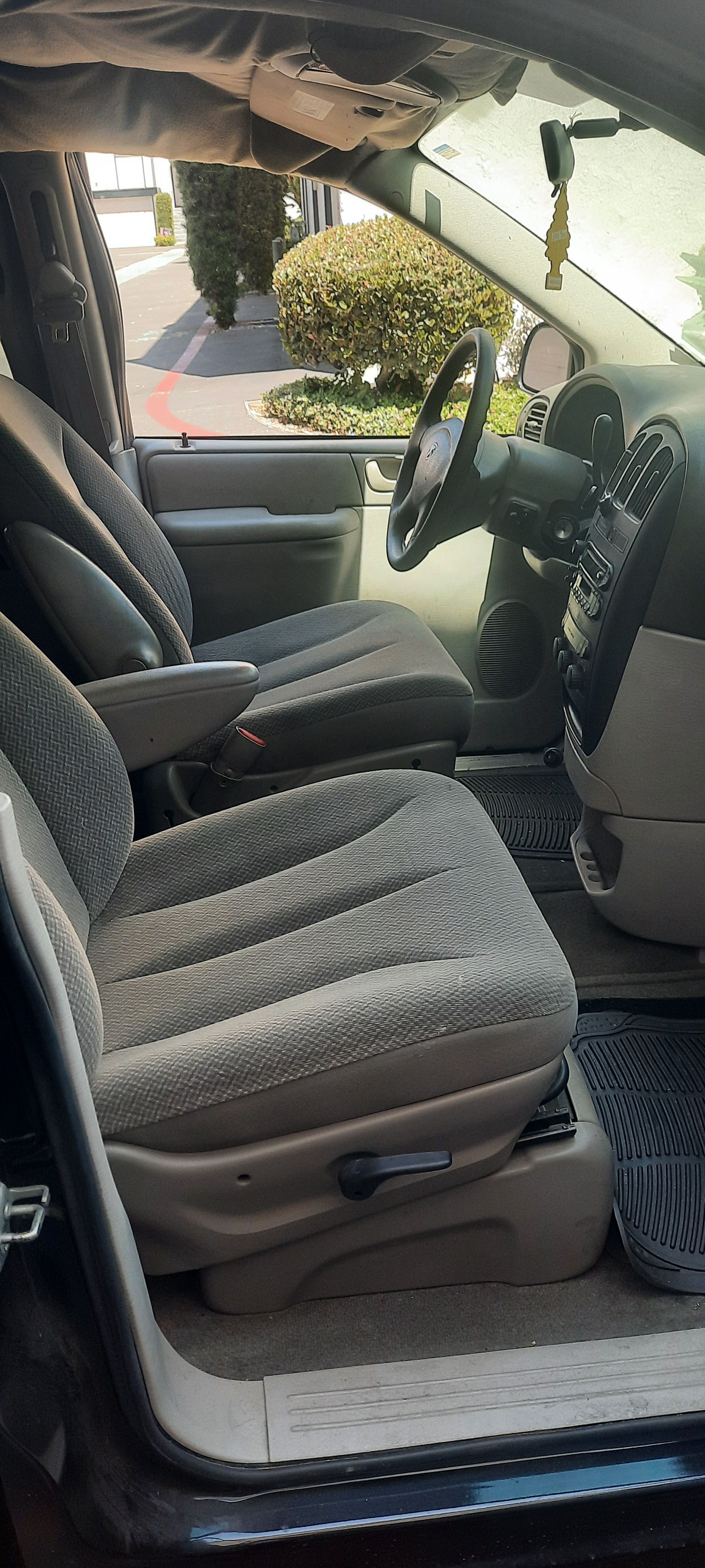 Used 2005 Dodge Caravan SE w/ Popular Equipment Group FWD image 12