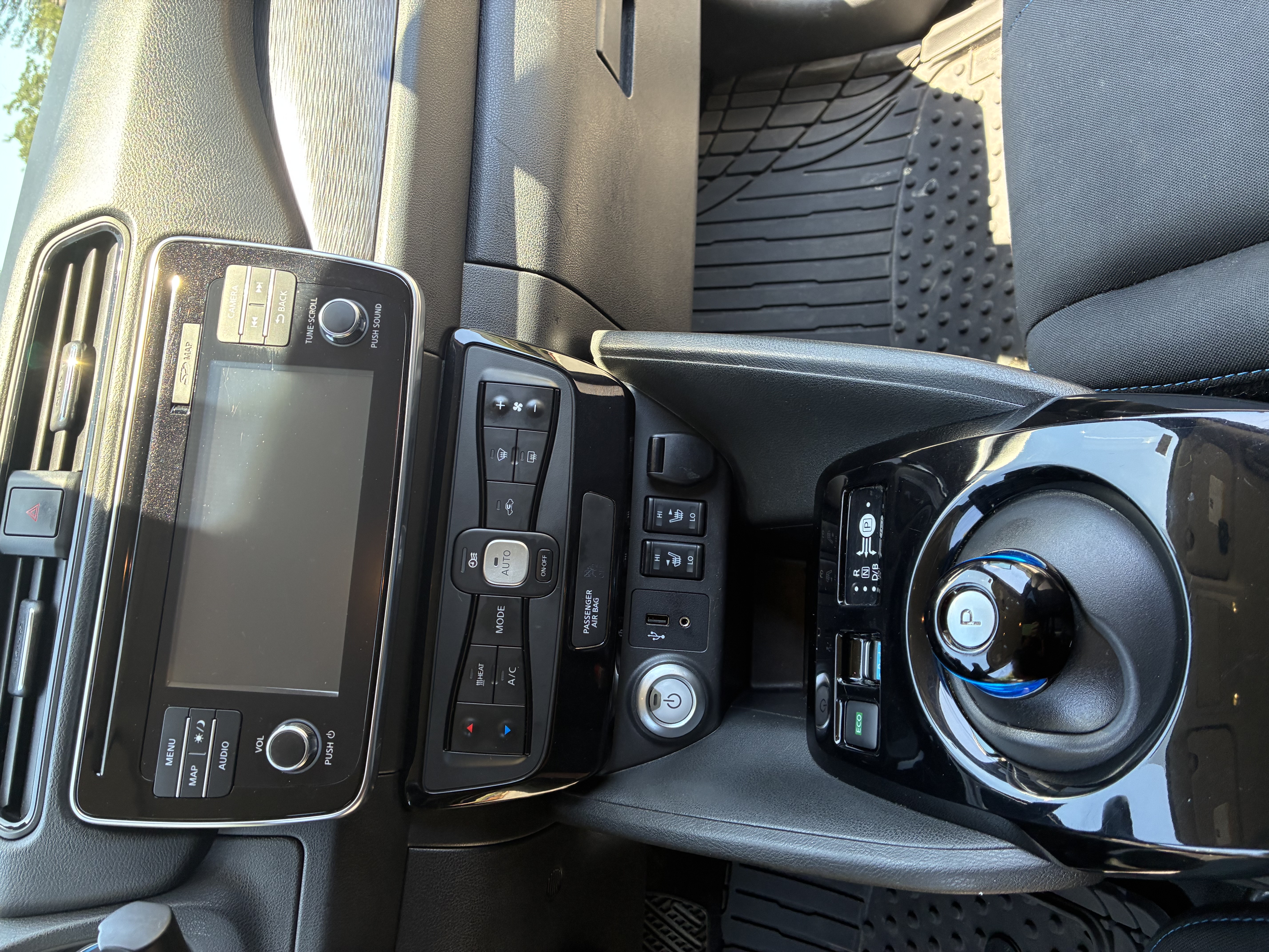 Used 2018 Nissan Leaf FWD image 9