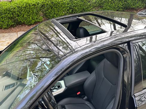 Used 2022 BMW 330i Sedan w/ M Sport Package RWD image 11