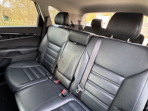 Used 2017 Kia Sorento AWD w/ LX Convenience Package image 6