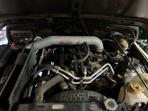 Used 2005 Jeep Wrangler Unlimited Rubicon w/ Sahara Edition Group image 9