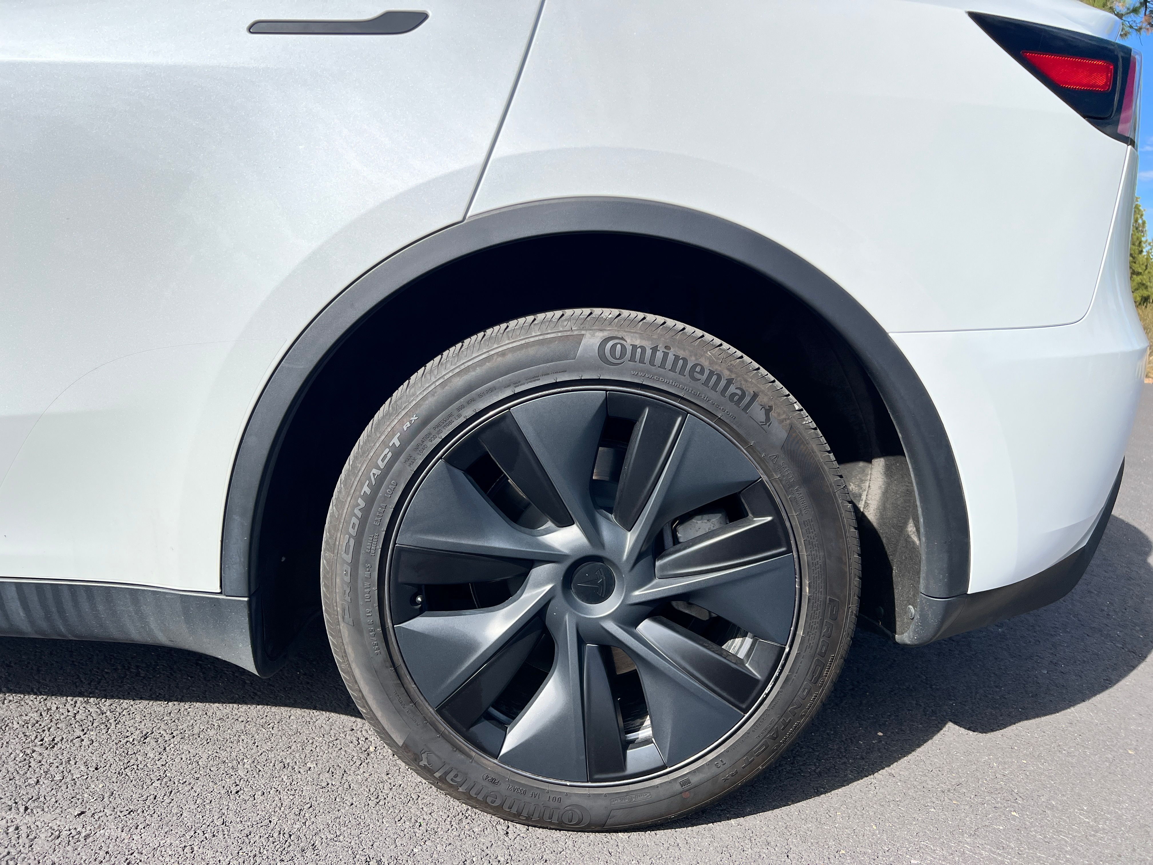 Used 2024 Tesla Model Y Long Range AWD/4WD image 13