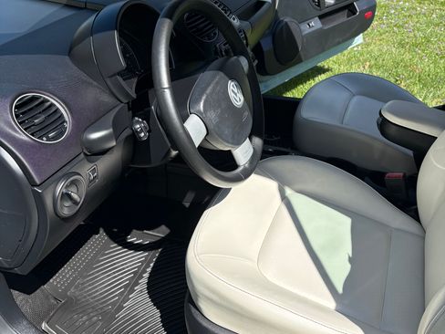 Used 2010 Volkswagen Beetle Final Edition image 20