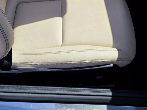 Used 2015 Mercedes-Benz SLK 350 image 26