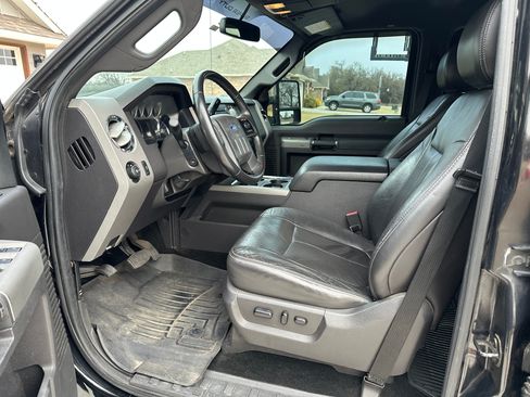 Used 2012 Ford F250 Lariat w/ Lariat Interior Pkg image 10
