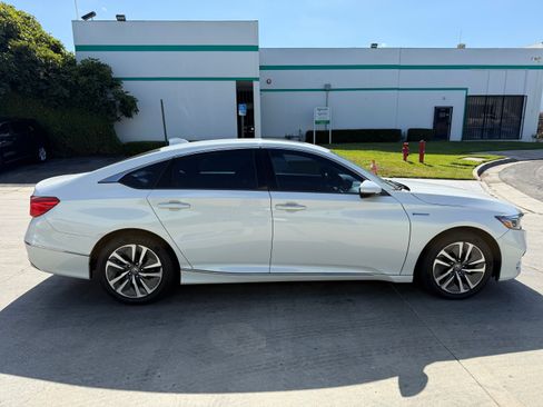 Used 2020 Honda Accord Touring image 1