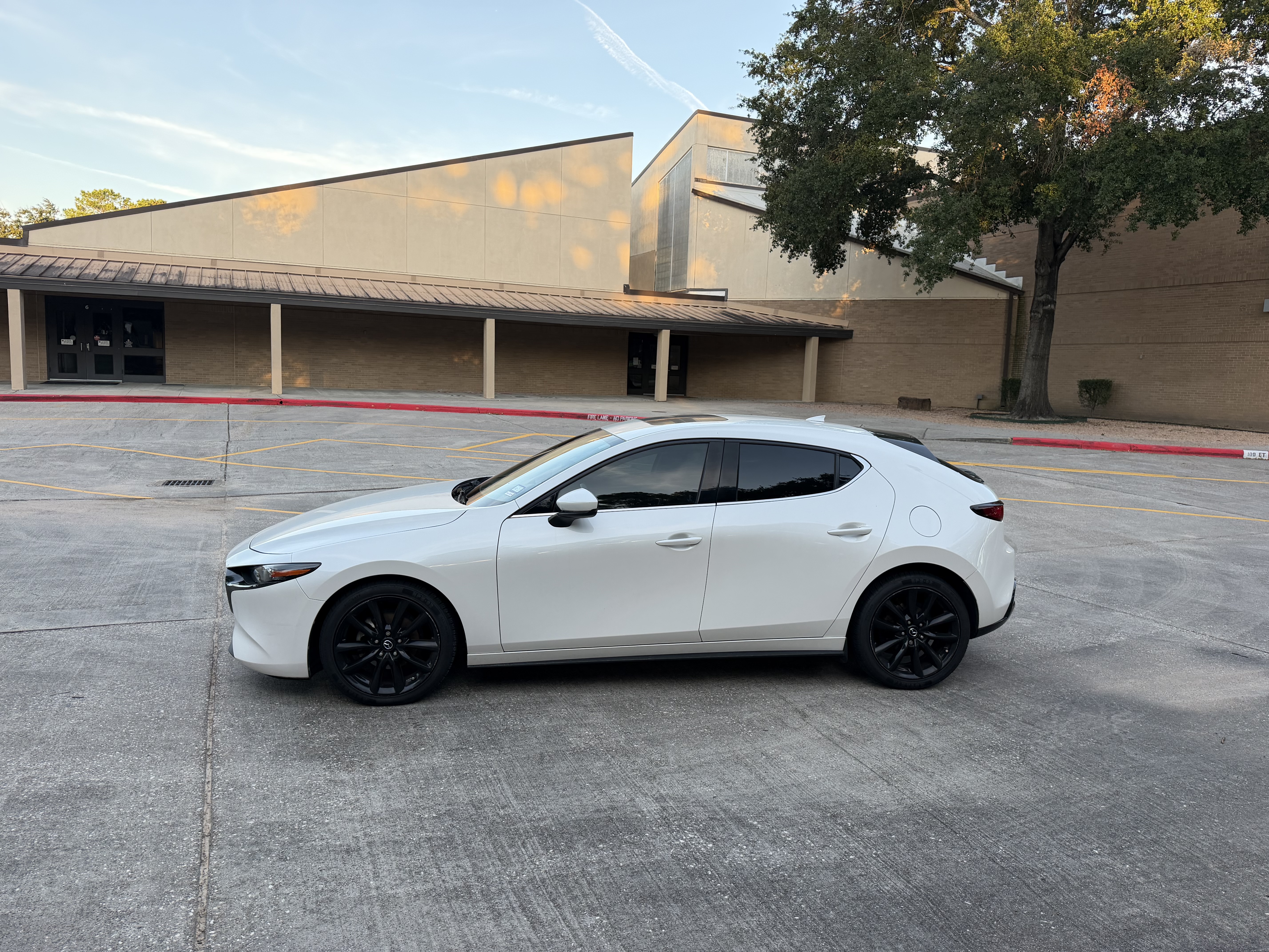 Used 2019 MAZDA MAZDA3 Hatchback w/ Premium Package FWD image 19