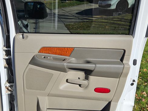 Used 2006 Dodge Ram 2500 Truck SLT image 18