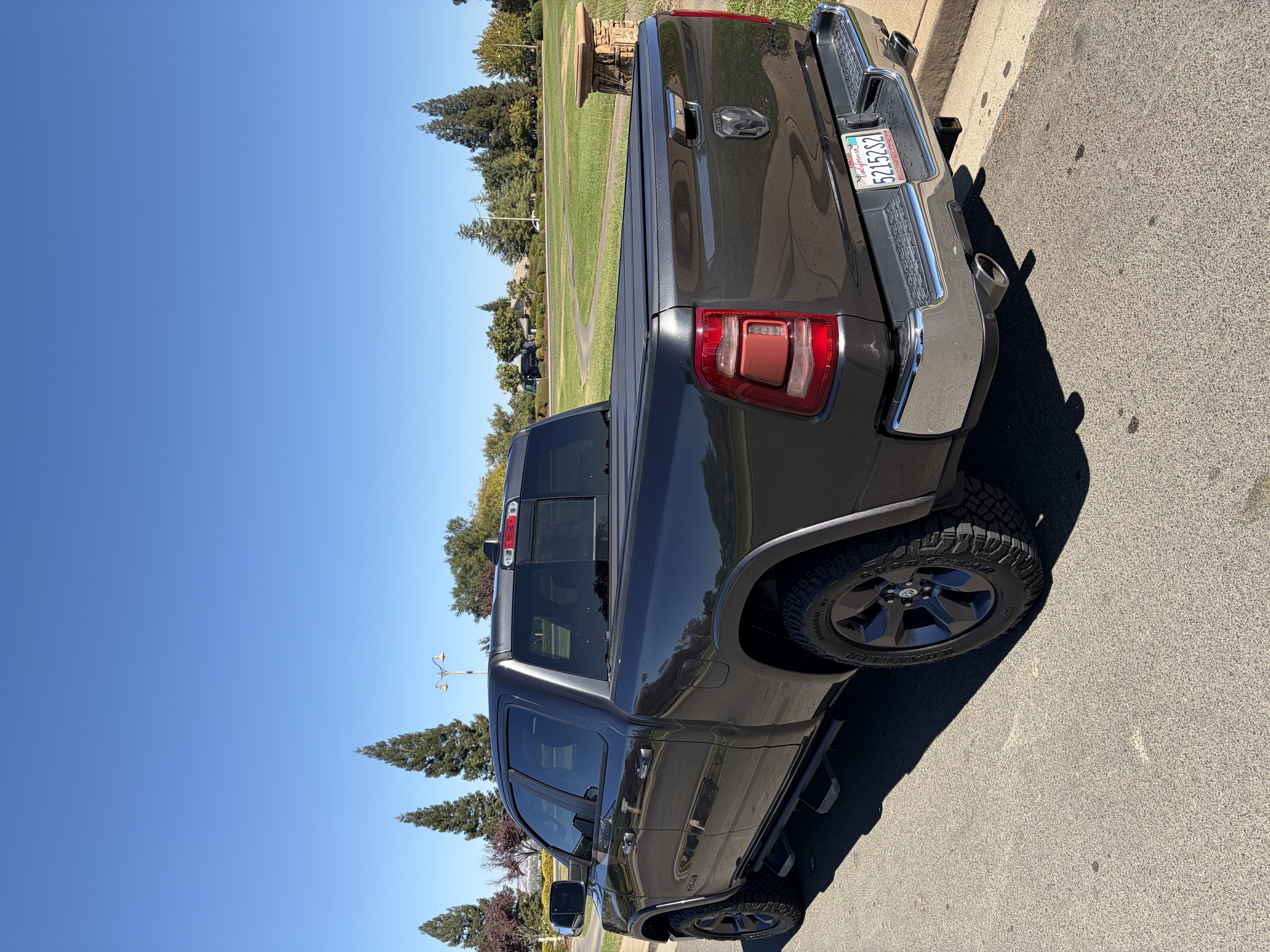 Used 2019 RAM 1500 Laramie AWD/4WD image 4