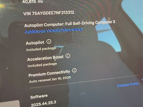 Used 2022 Tesla Model Y Long Range image 9