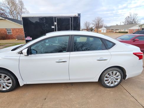 Used 2016 Nissan Sentra S image 19
