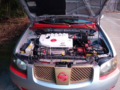 Used 2004 Nissan Sentra SE-R w/ Sunroof Pkg image 9