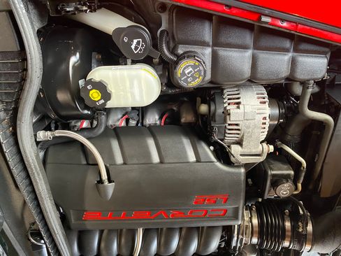 Used 2005 Chevrolet Corvette Coupe 2D w/ Preferred Equipment Group image 9