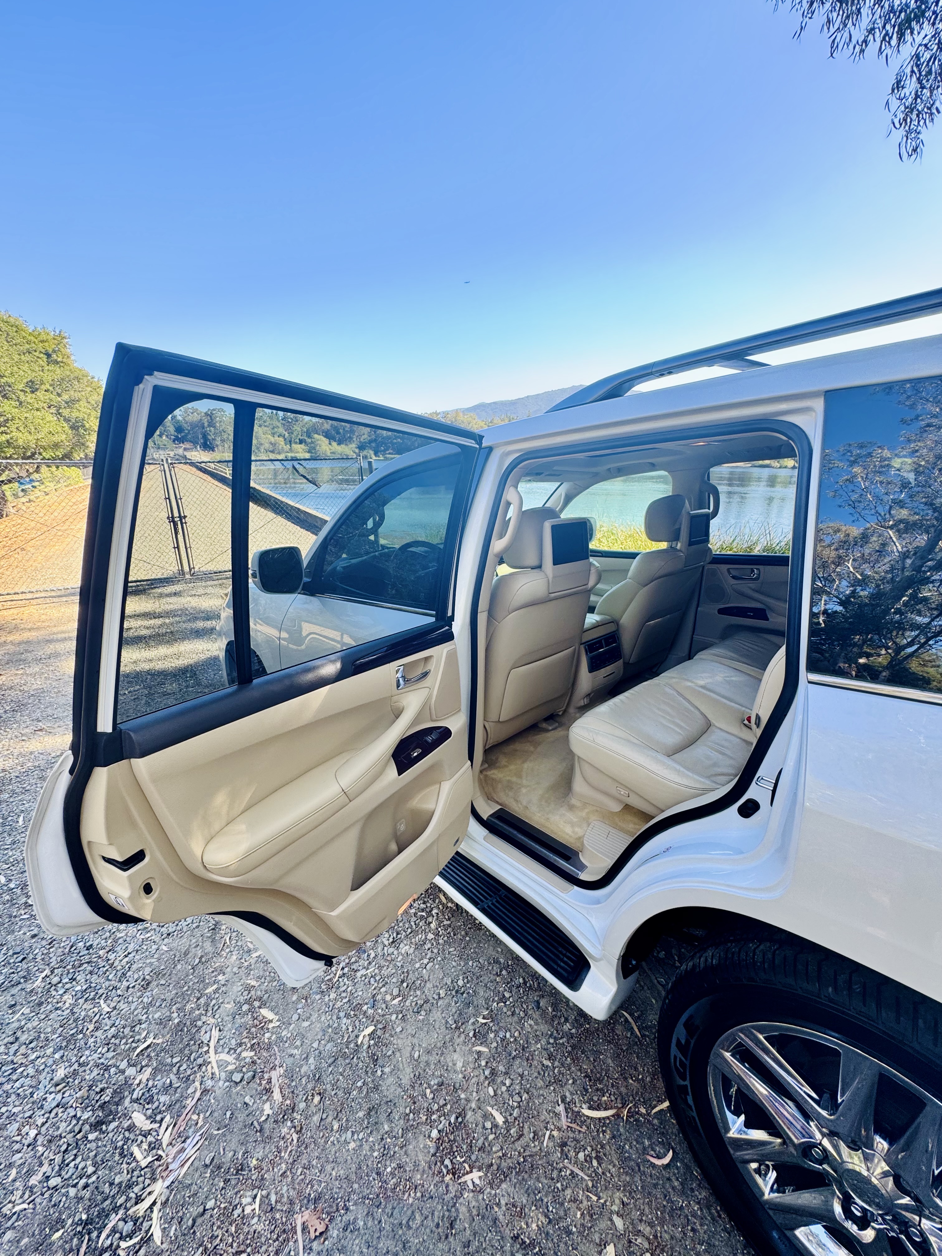 Used 2015 Lexus LX 570 4WD image 20