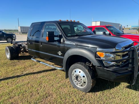 Used 2015 Ford F450 Lariat w/ Lariat Interior Package image 2