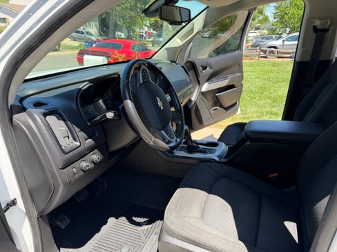 Used 2021 Chevrolet Colorado LT AWD/4WD image 15