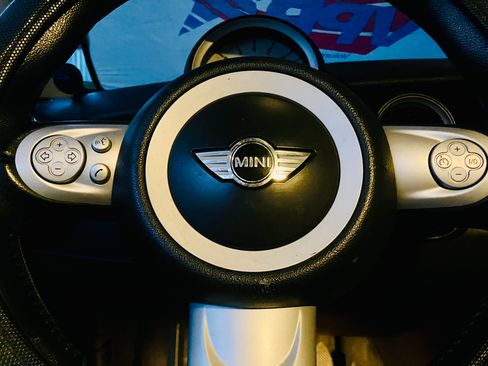 Used 2010 MINI Cooper Hardtop image 16